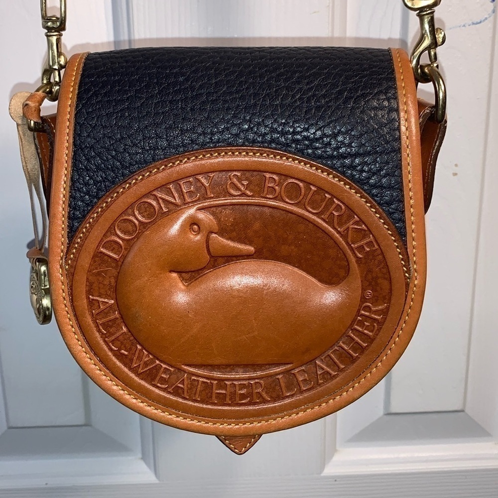 VINTAGE DOONEY AND BOURKE MINI CROSSBODY HANDBAG.  7JJ4‌‌‌‌‌‌‌‌‌